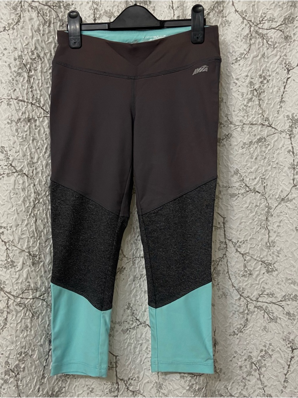 Avia Women’s Colorblock Capri Leggings Size Small